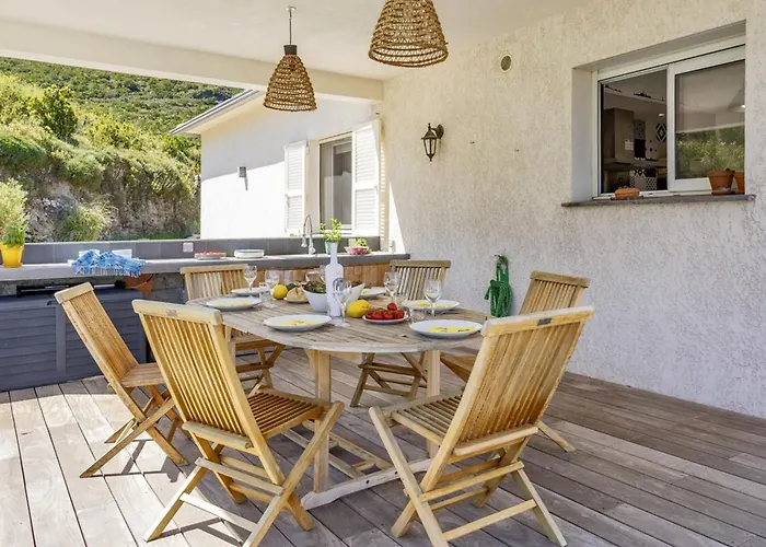 La Marine Villa Sisco